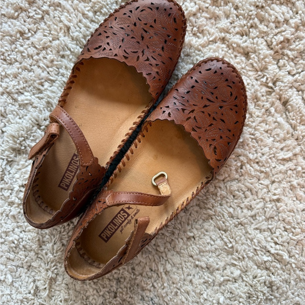 PIKOLINOS Brown Cutout Flats